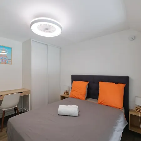 Apartment Center Flat 4 Persons